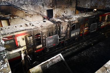 Desconocidos incendiaron estacion San Pablo del metro de Santiago