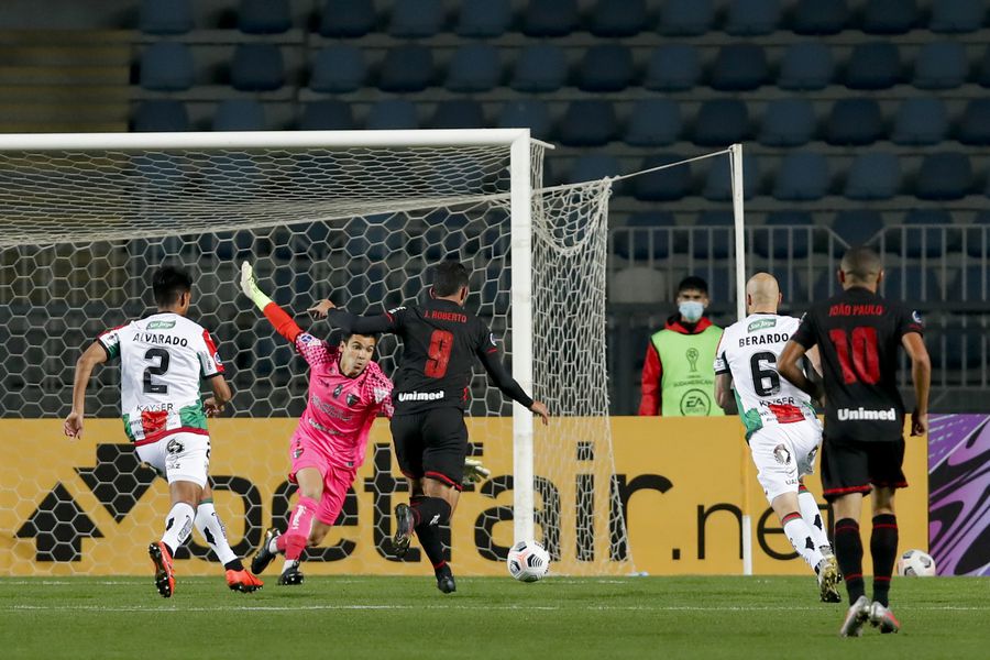 El brasileño Zé Roberto le dio el triunfo a Atlético Goianiense sobre Palestino, por la Copa Sudamericana.