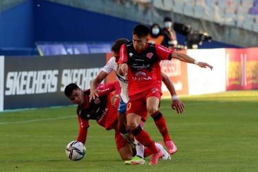 Un jugador de Ñublense arroja positivo por Covid-19 después de enfrentar a la UC por la Supercopa