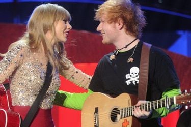 Taylor Swift y Ed Sheeran. Créditos imagen: JAMIE MCCARTHY / GETTY IMAGES