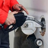Enap informa que bencinas anotarán alza de precio desde este jueves, pero el diésel irá a la baja