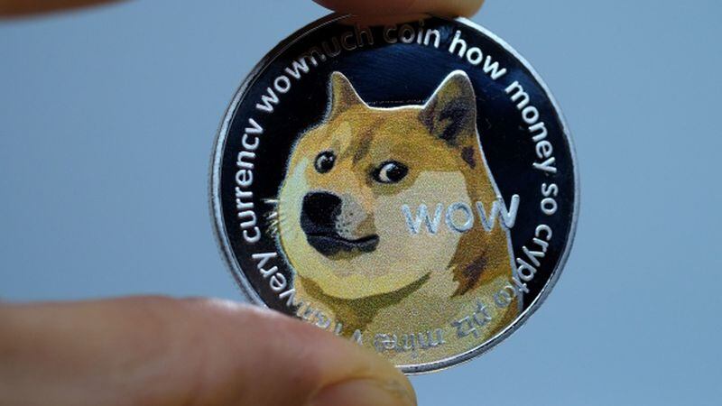 Dogecoin, la última tendencia en criptomonedas, se hunde luego de haber subido siete veces su precio en la última semana