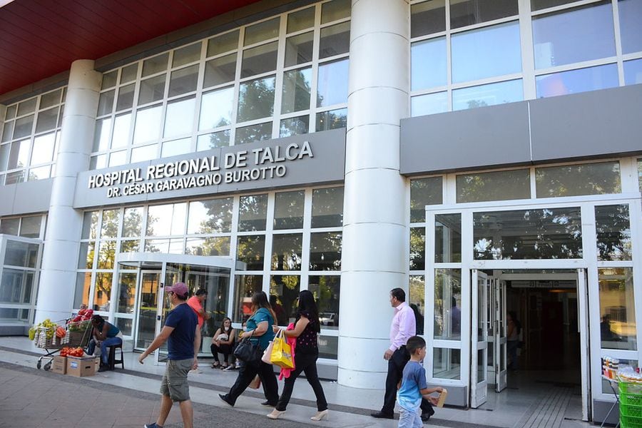 Hospital de Talca, lugar donde está internado el médico con coronavirus, quien trabaja en San Javier.