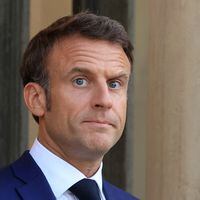 Macron reorganiza su gobierno en busca de un nuevo comienzo 