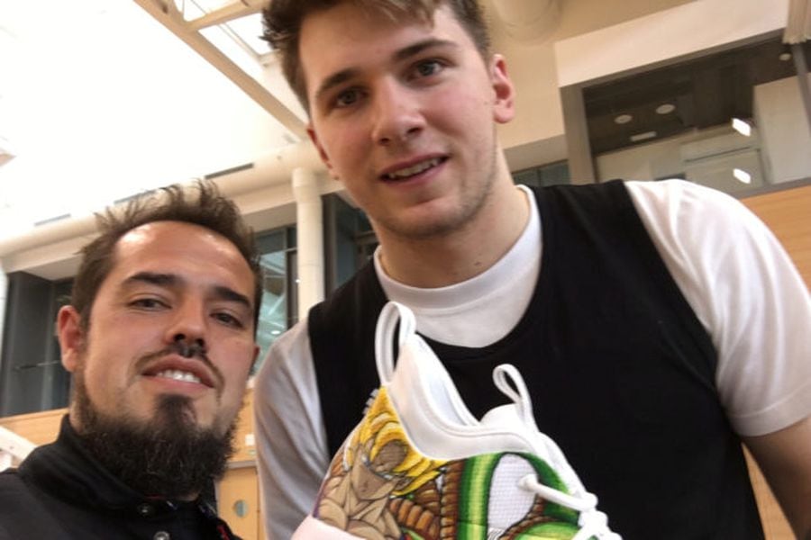 Un de la NBA salió a la con zapatillas de Gohan - La Tercera