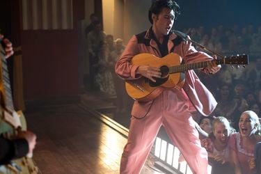 “Elvis Presley es el gran lienzo con el que exploramos EE.UU.”: el Rey revive en el cine con Baz Luhrmann y Tom Hanks