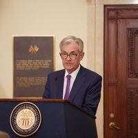 Powell dice que la Fed procederá “cuidadosamente” ante riesgos “más equilibrados”