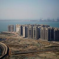 China reduce las restricciones inmobiliarias en un intento de revertir el descenso económico