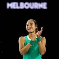 Fanática de los videojuegos y el karaoke: la sorprendente historia de la china Zheng Qinwen, finalista del Abierto de Australia