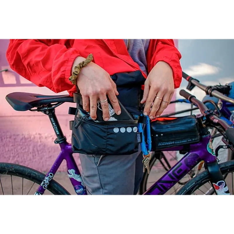 Ciclistas a la moda: los mejores accesorios y prendas para pedalear - La  Tercera