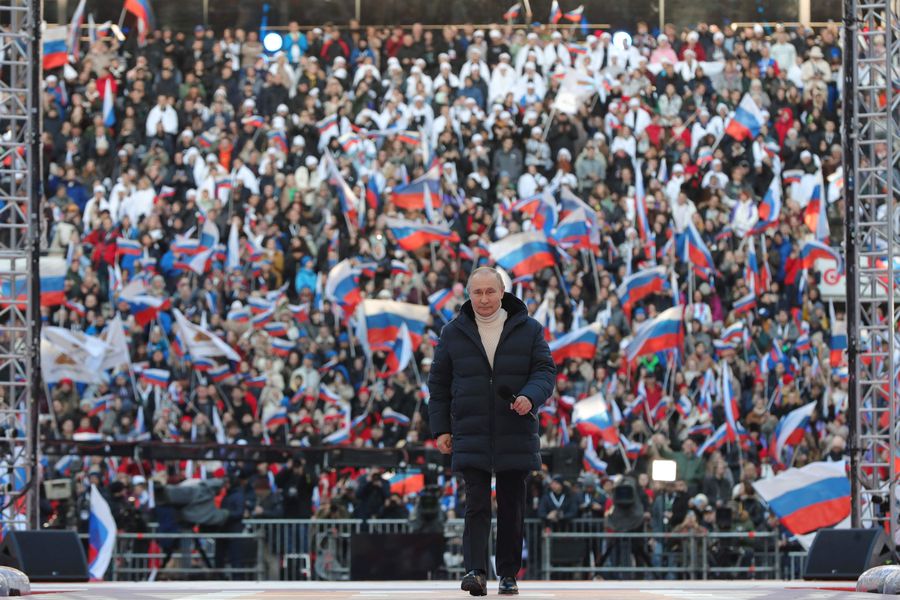 Vladimir Putin: Un baño de masas con citas a la Biblia y la URSS - La  Tercera