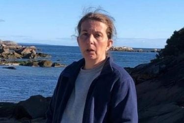 De luchar contra salmoneras a expulsar a veraneantes: el perfil de la ecologista detenida en playa Metri