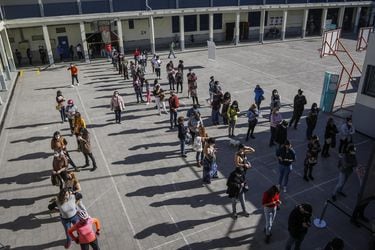 Nuevos “votantes urbanos”: Casi la mitad de las comunas de la RM duplicaron los sufragios respecto de primaria de 2017