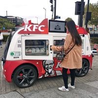 Ideal para estos tiempos: KFC reparte pollo frito en pequeños food trucks autónomos