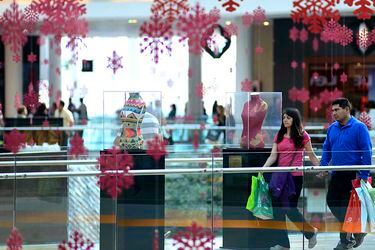 Compras navideñas en mall Plaza Vespucio