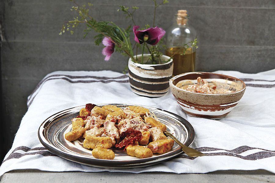 Ñoquis de zapallo con crema de almendras y tomate - La Tercera
