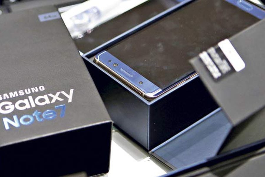 Samsung atribuye el fiasco del Note 7 al tamaño de la batería - La Tercera