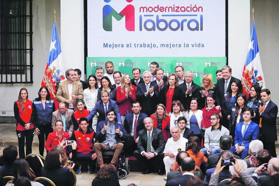 Imagen FIRMA EL PROYECTO DE LEY DE MODERNIZACIÓN LABORAL597