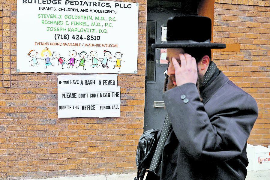 FILE PHOTO_ A sign warning people of measles in the ultra-Orthodox Jewish community of Williamsburg (45264636)