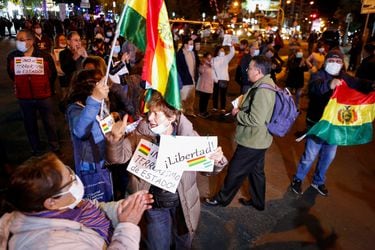 Oposición de Bolivia declara paro de 24 horas para exigir liberación del gobernador de Santa Cruz
