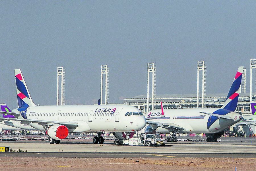 Acciones de Latam Airlines extienden su desplome