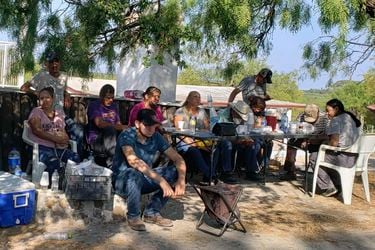 Familiares de mineros atrapados en México firman desistimiento del rescate