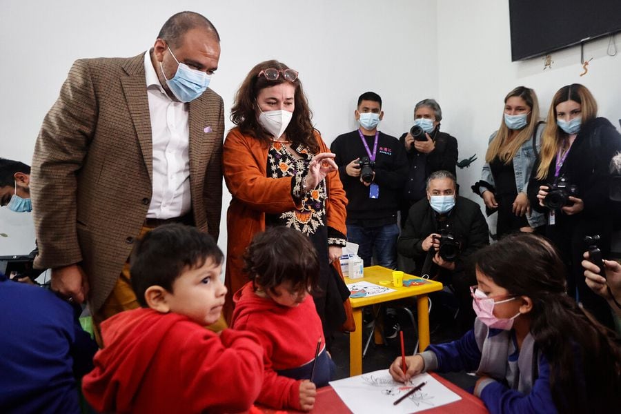 La ministra de Salud, Begoña Yarza, y el ministro de Educación, Marco Antonio Ávila, participa de la inauguración del nuevo vacunatorio comunal de la comuna de Ñuñoa