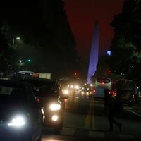 Falla en red de energía deja a varias regiones de Argentina sin luz