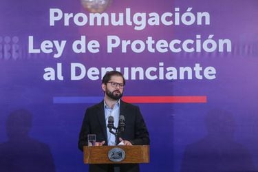 El Presidente Gabriel Boric promulgó la Ley de Protección al Denunciante en el salón Montt Varas del Palacio de La Moneda.