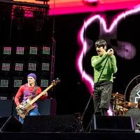Productora presenta querella criminal por entradas falsificadas para show de Red Hot Chili Peppers en Chile