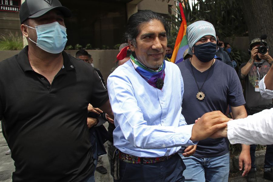 Denuncian cientos de indígenas fraude electoral contra su líder en Ecuador