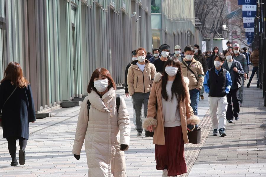 JapÃ³n amplÃ­a el estado de emergencia un mes mÃ¡s en un nuevo intento de  poner fin a la pandemia - La Tercera