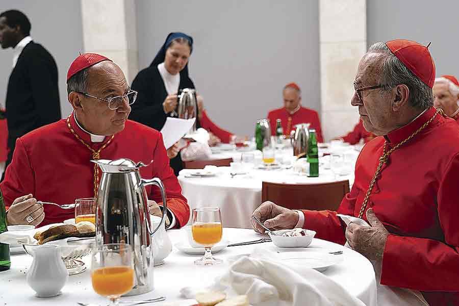 Luis Gnecco: "No estoy tan de acuerdo en demonizar a Benedicto XVI ni en súper santificar a ...