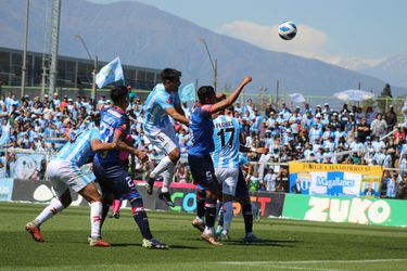 Magallanes goleó a Deportes Melipilla en San Bernardo.